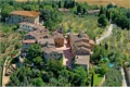 Il borgo del Castello di Tignano
